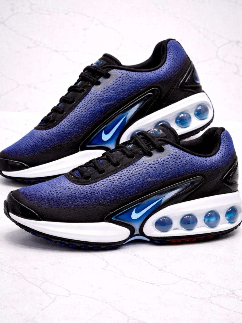 Nike Air Max DN Men’s Size 11 Black Blue Athletic Running Sneakers Cushioned